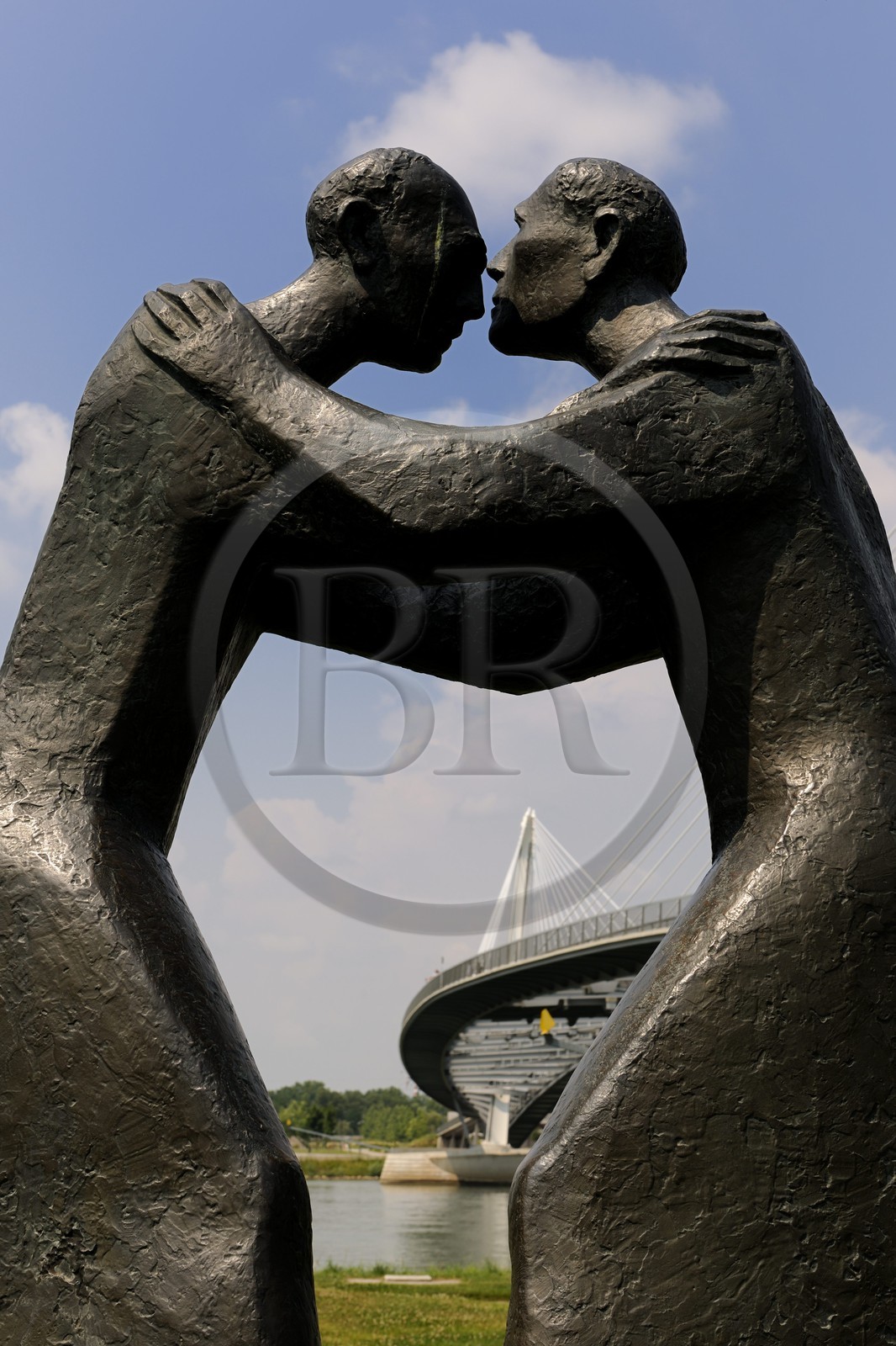 France, Bas-Rhin (67), Strasbourg, la Passerelle Mimram sur le Rhin et le Jardin des Deux Rives du côté allemand à Kehl