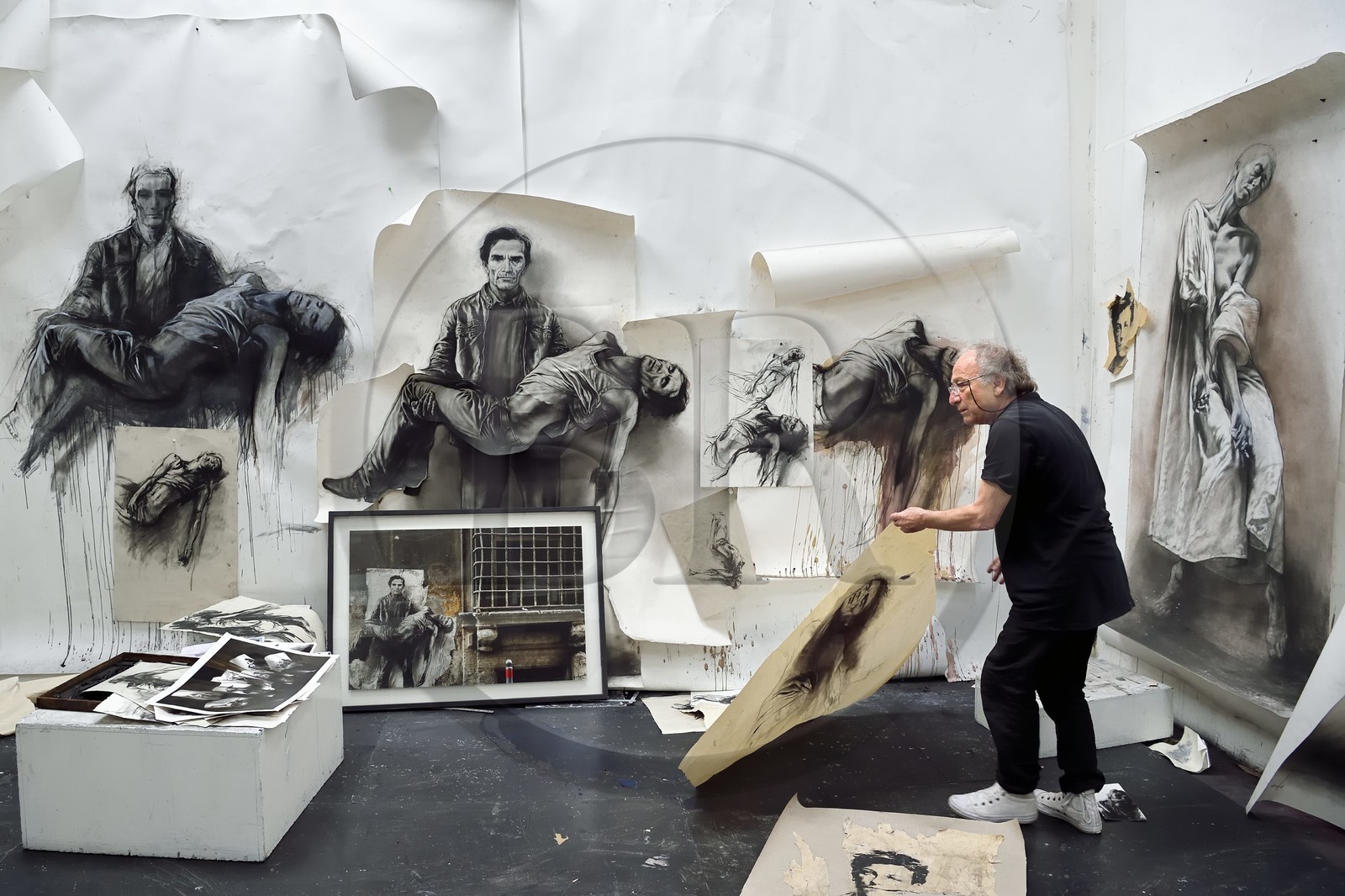 France, Ivry sur Seine, the artist Ernest Pignon-Ernest in his studio