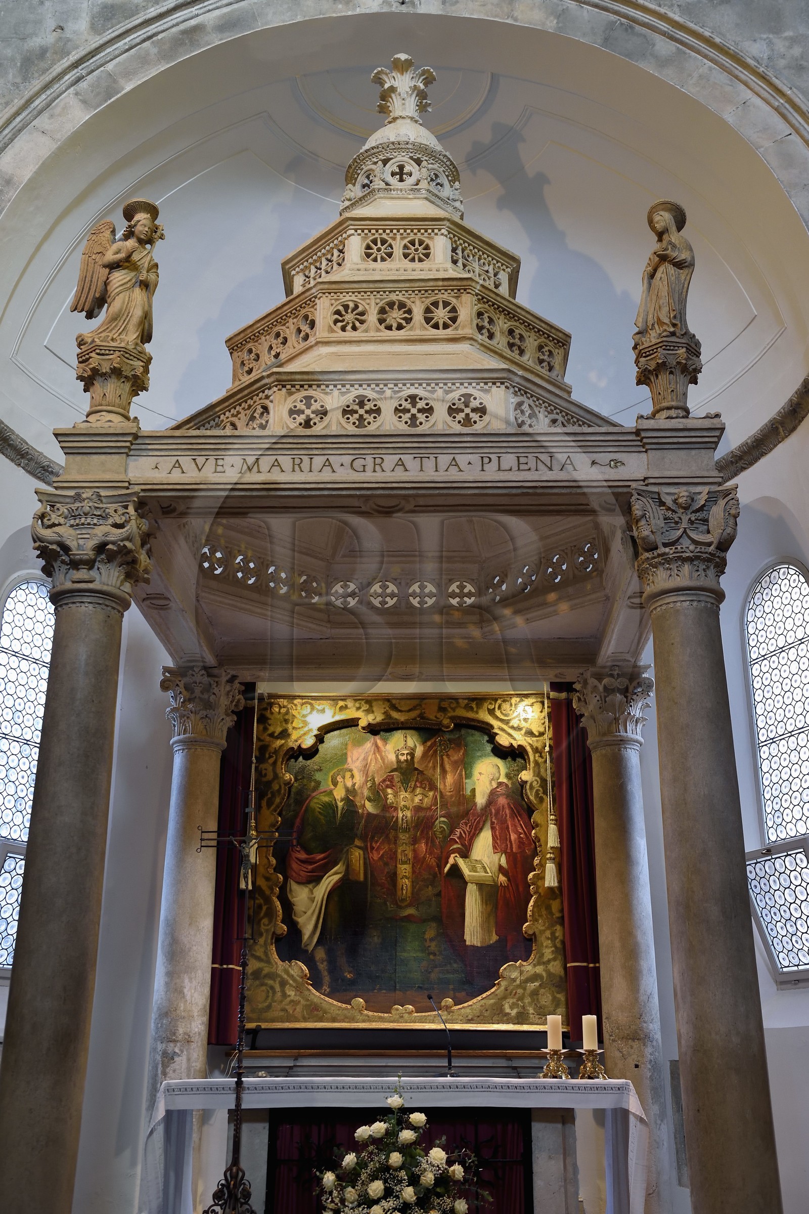 Croatie, Dalmatie, cote dalmate, Ile de Korcula, ville de Korcula, cathédrale Saint-Marc, ciboire avec le retable qui représente les saints Marc, Jérome et Barthélemy est considéré comme une œuvre de jeunesse du Tintoret