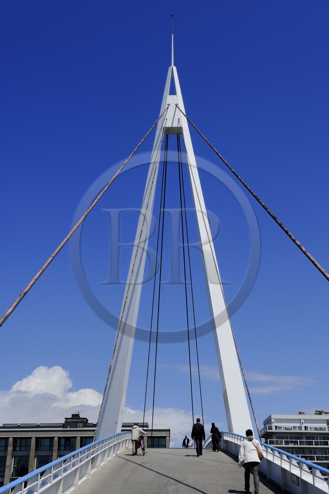 France, Seine-Maritime (76), Le Havre, Centre-ville reconstruit du Havre par Auguste Perret classé Patrimoine Mondial de l'UNESCO, Passerelle du bassin du Commerce réalisé par Guillaume Gillet (1969)