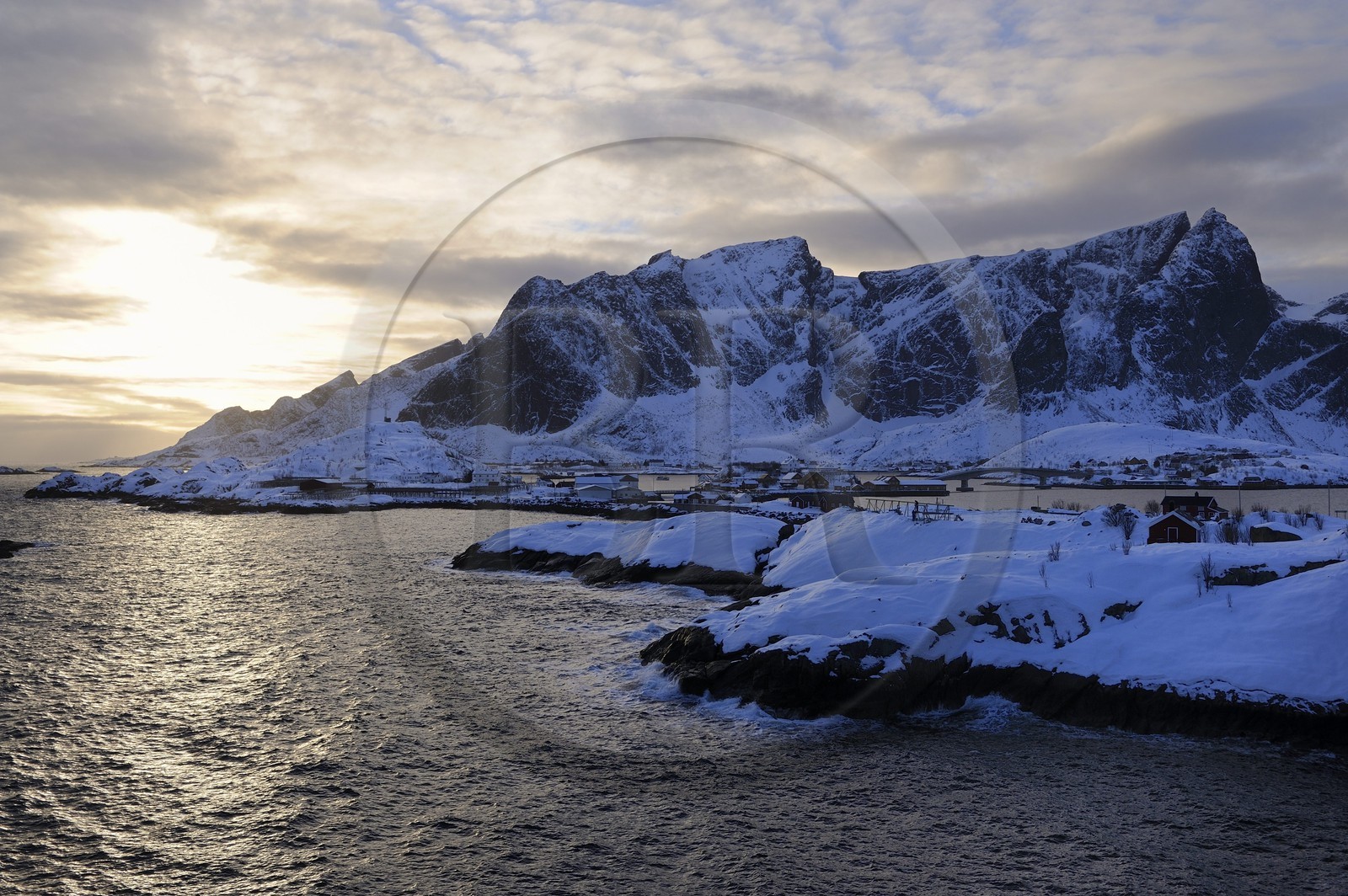 Norvège, Nordland, Iles Lofoten, île de Moskenes, le port de pêche de Reine
