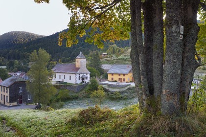 France, Vosges (88), Le Valtin, village de la haute-vallée de la Meurthe avec le givre des gelées matinales