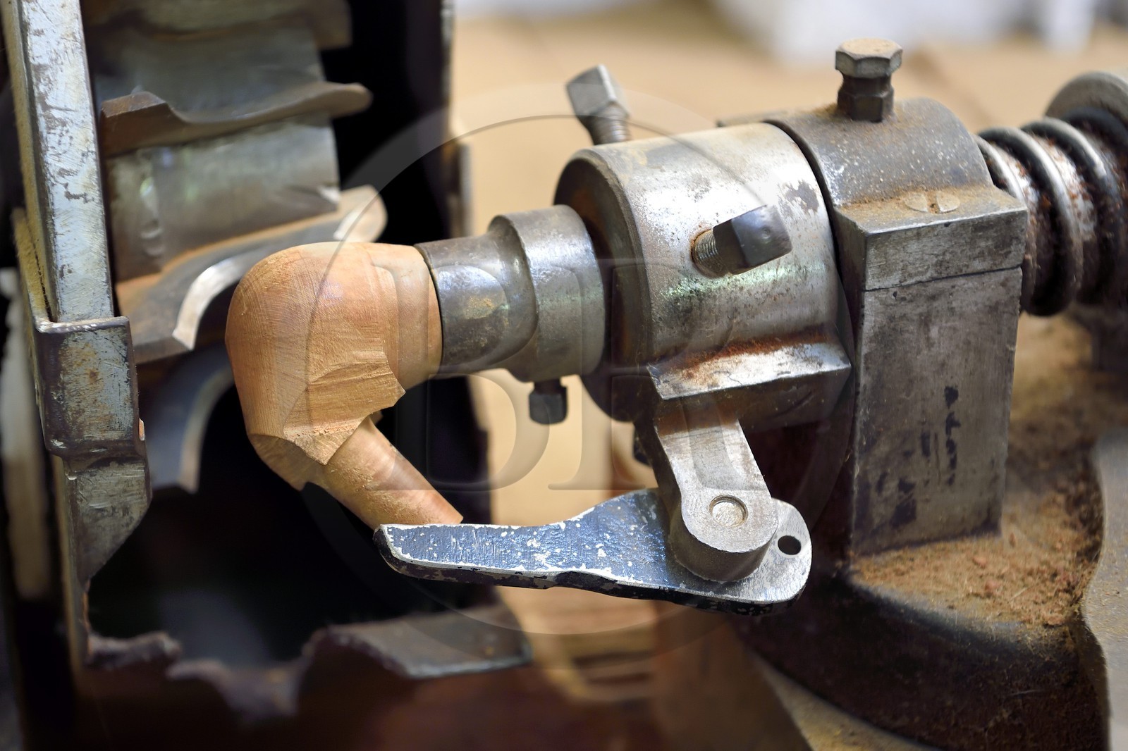 France, Var, Presqu'ile de Saint-Tropez, Cogolin, pipe manufacturer Courrieu, milling of the briar root pipe