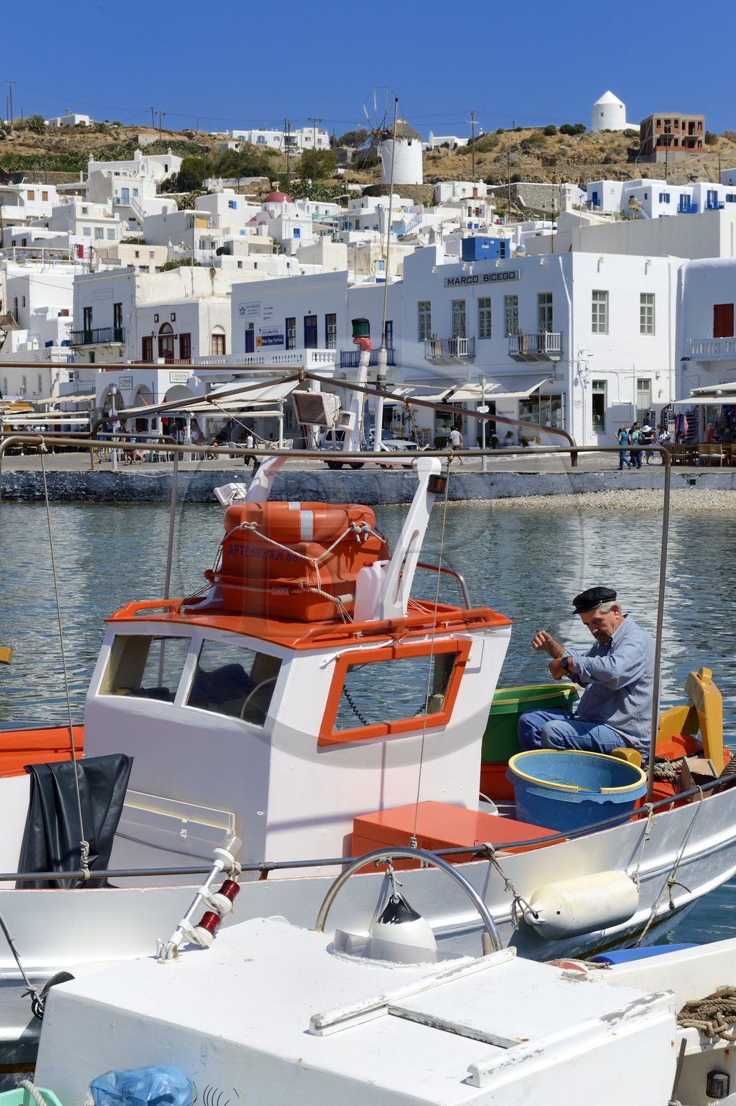 Grèce, Les Cyclades, mer Égée, île de Mykonos, Chora (Mykonos town), le vieux port de pêche