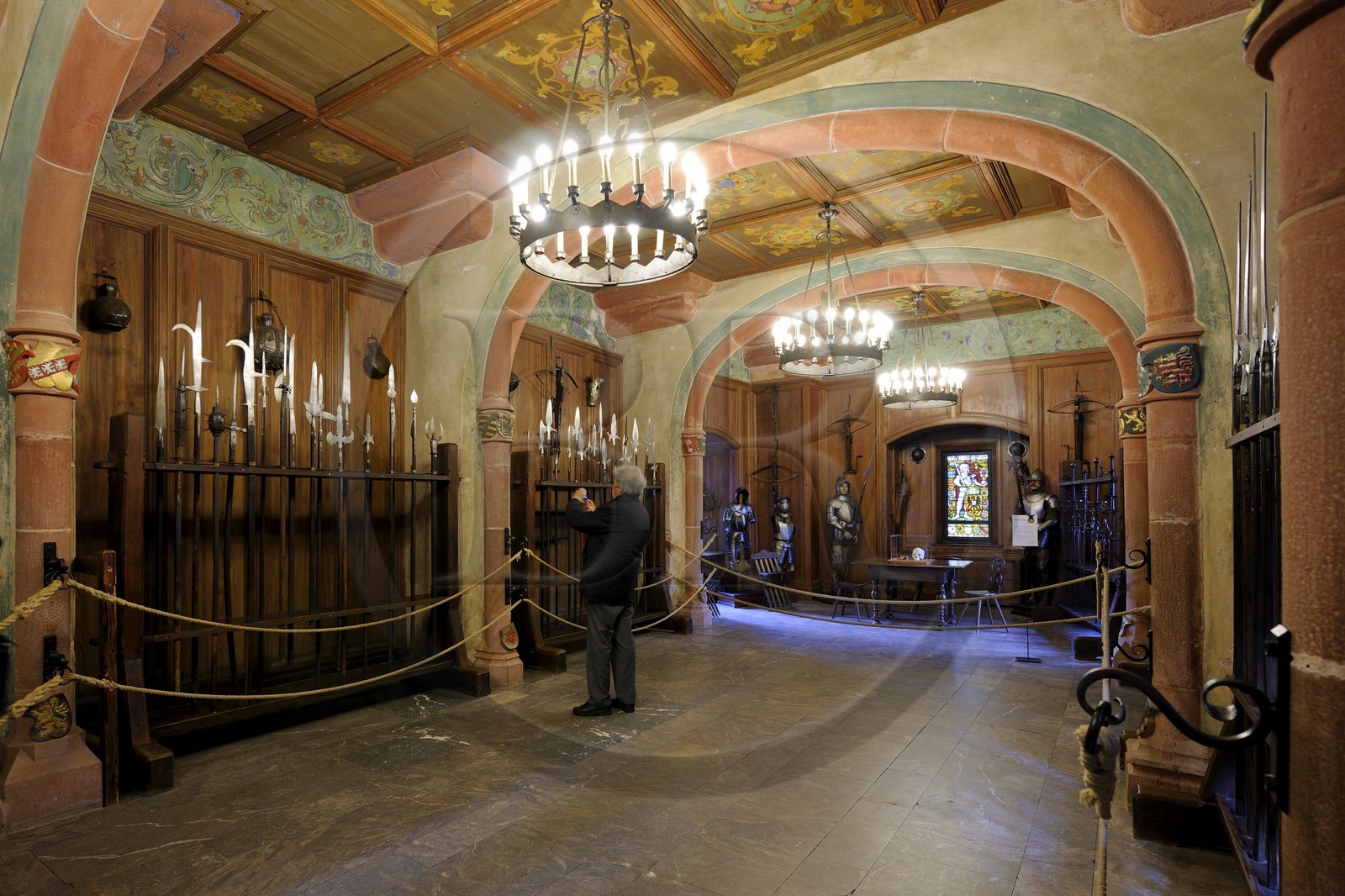 France, Bas-Rhin (67), le château du Haut-Koenigsbourg, la salle d'armes