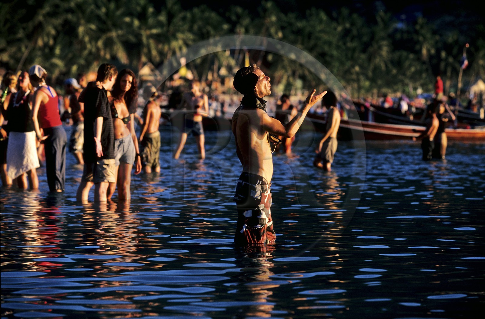 Thaïlande, Archipel îles Samui, Full Moon Party sur l' île de Koh Pha-Ngan, lever du soleil sur la plage de Had Rin