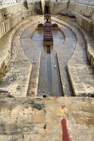 France, Var (83), Toulon, la base navale (Arsenal), darse Vauban, bassin de radoub dit petit bassin Vauban construit selon les plans de l'ingénieur Antoine Groignard