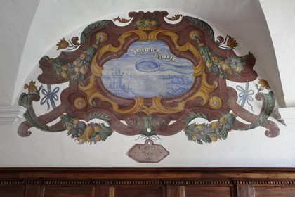 France, Alpes-Maritimes (06), vallée de la Roya (arrière-pays niçois), au pied du parc national du Mercantour, Saorge, le monastère de Saorge (Centre des monuments nationaux) ancien Couvent Franciscain Notre-Dame-des-Miracles, le réfectoire et ses fresques de la fin XVIIème siècle, allégorie de la chasteté