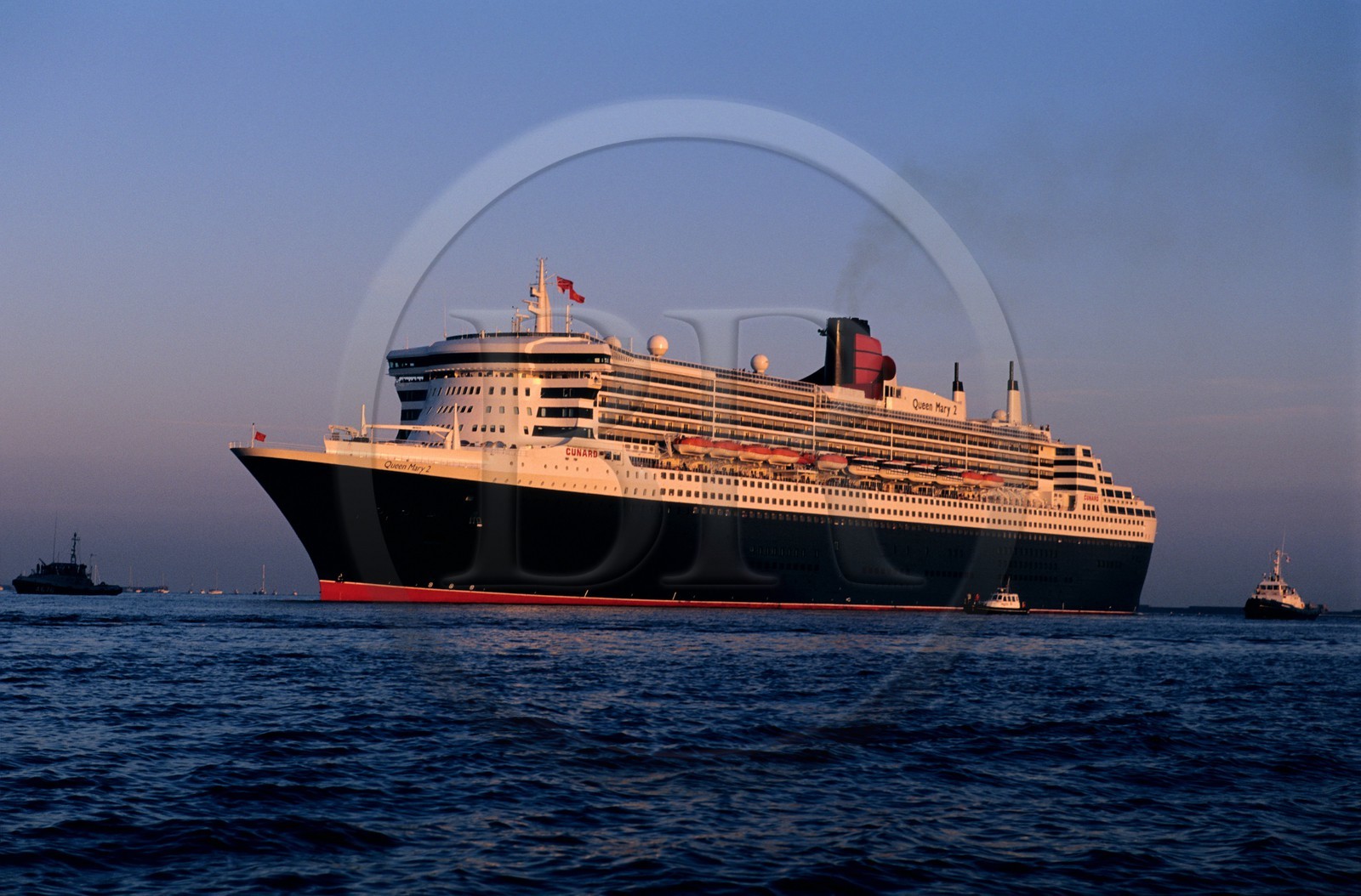 France, Manche (50), Cotentin, rade de Cherbourg, arrivée du Queen Mary II