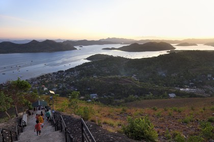 Philippines, Calamian Islands dans le nord de Palawan, Busuanga Island, ville de Coron, le point de vue du mont Tapyas qui surplombe la ville et les iles environnantes