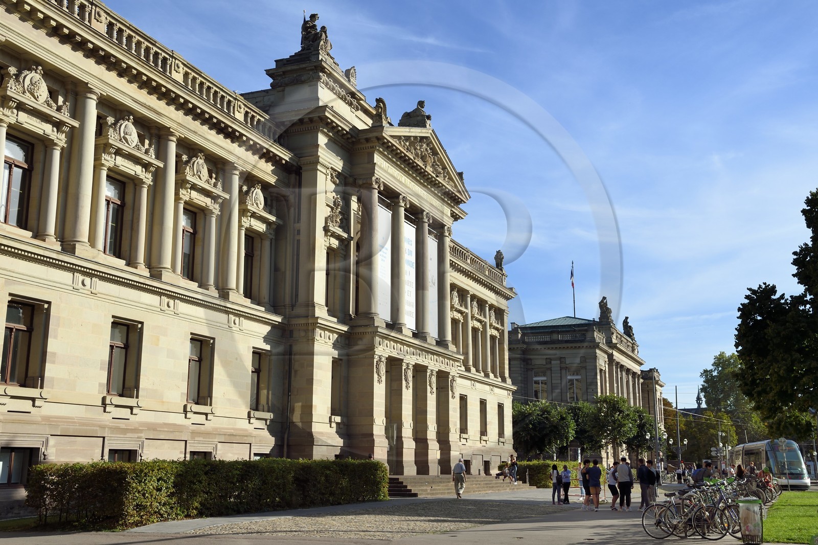 France, Bas-Rhin (67), Strasbourg, Quartier des Quinze, l’église orthodoxe de Tous-les-Saints au bord du canal de la Marne au Rhin