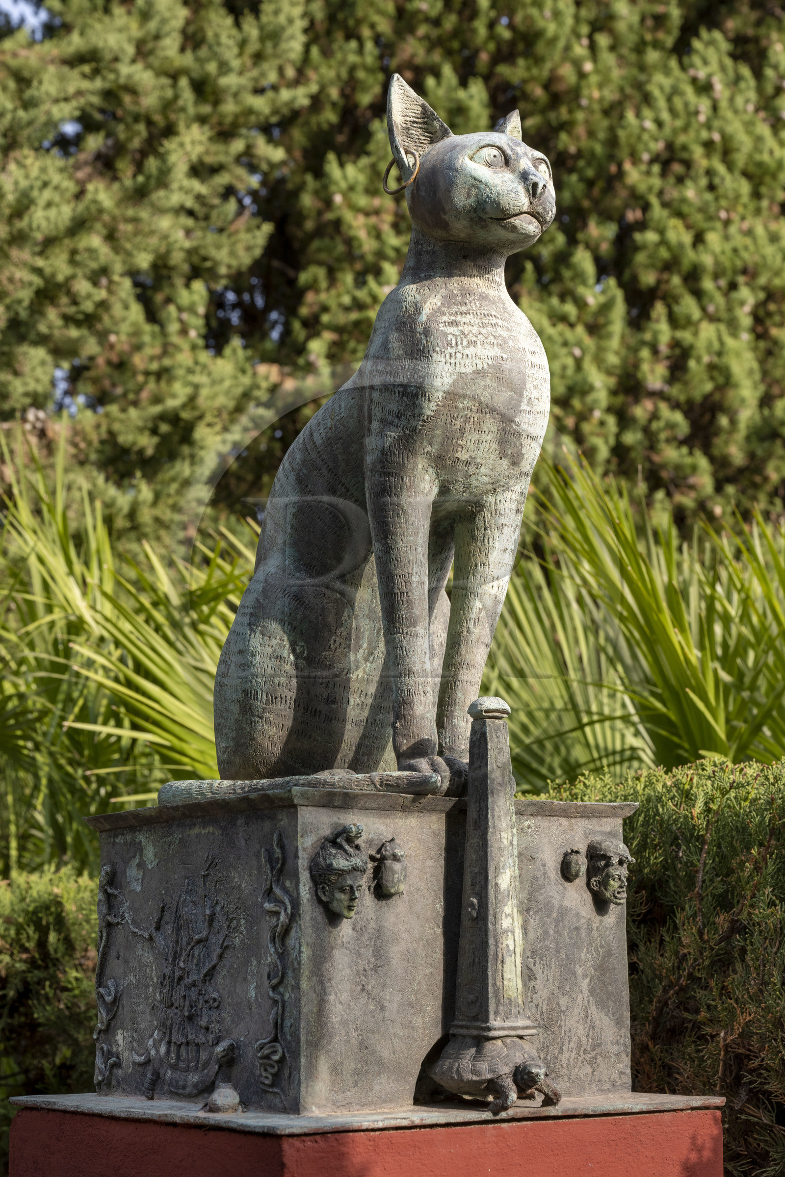 France, Alpes-Maritimes (06), Menton, jardin du Domaine des Colombieres, oeuvre du sculpteur contemporain tchèque Ivan Theimer