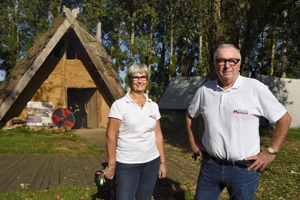 France, Calvados (14), Hérouville-Saint-Clair, Domaine de Beauregard, le parc historique Ornavik, la directrice Pascale Crochemore et le président fondateur Christian Sebire de l'association Ornavik