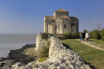 France, Charente-Maritime (17), Talmont-sur-Gironde, labelisé Les plus beaux Village de France, église Sainte-Radegonde