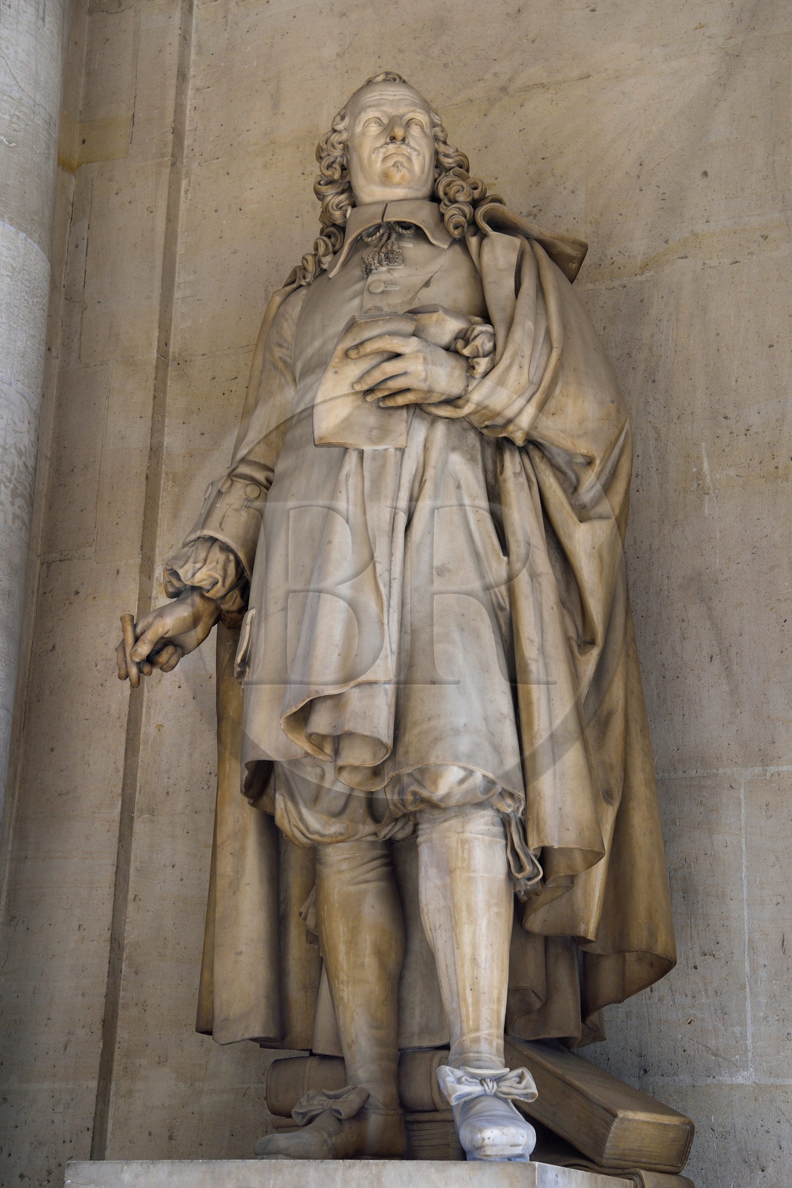 France, Seine-Maritime (76), Rouen, l'hotel de Ville dans l’ancienne abbaye Saint-Ouen, Statue de Pierre Corneille dans le vestibule d’honneur