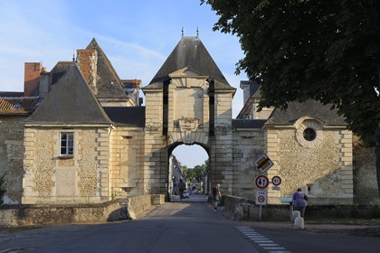 France, Indre-et-Loire (37), ville de Richelieu, la porte de Chinon