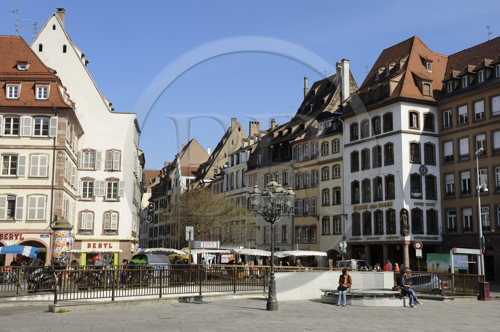France, Bas Rhin (67), Strasbourg, la place Gutenberg et la rue des Grandes Arcades