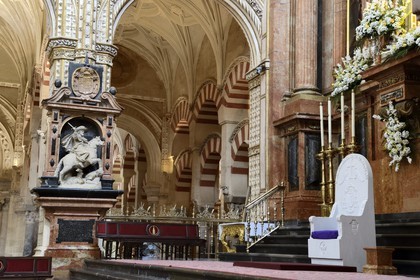 Espagne, Andalousie, Cordoue, centre historique classé Patrimoine Mondial de l'UNESCO, la Mezquita, mosquée-cathédrale, intégration de la cathédrale dans la mezquita