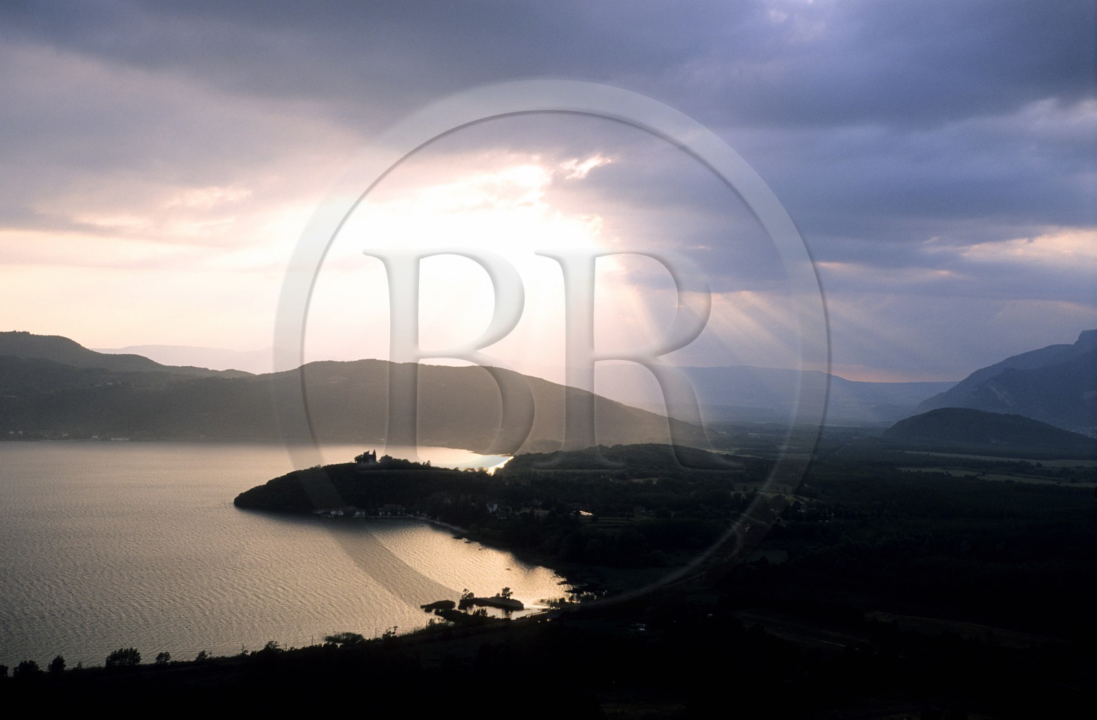 France, Savoie (73), lac du Bourget au coucher de soleil, château de Châtillon