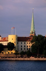 Lettonie (Pays Baltes), Riga, vieille ville classée Patrimoine Mondial de l'UNESCO, le château, Musée d'histoire et d'Art étranger au bord de la Daugava