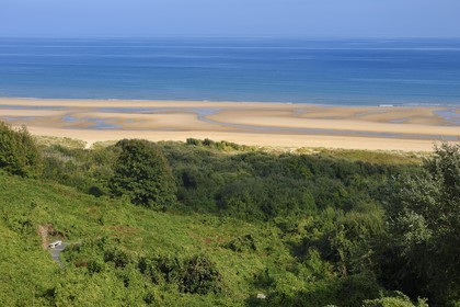 France, Calvados (14), Colleville-sur-Mer, plage du débarquement de Omaha Beach vu du cimetière américain