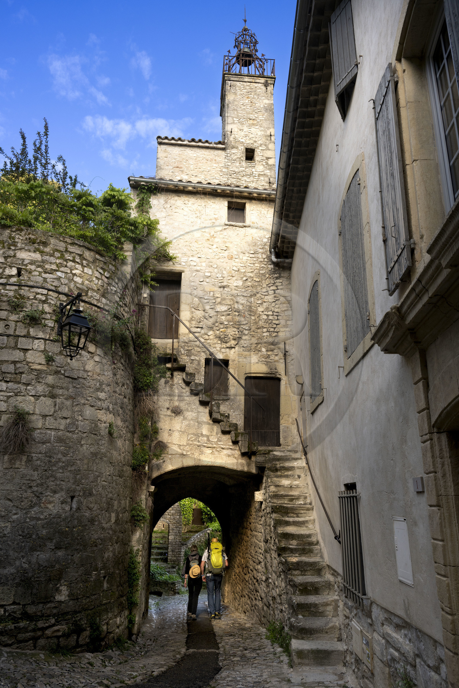 France, Vaucluse (84), Dentelles de Montmirail, Vaison-la-Romaine, la haute-ville (cité médiévale), tour beffroi du XIVe - XVIIIe siècle dite Tour de l'Horloge