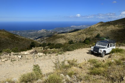 France, Haute-Corse (2B), Balagne, découverte du Giussani en véhicule 4x4 en utilisant une piste vers Bocca di a Battaglia