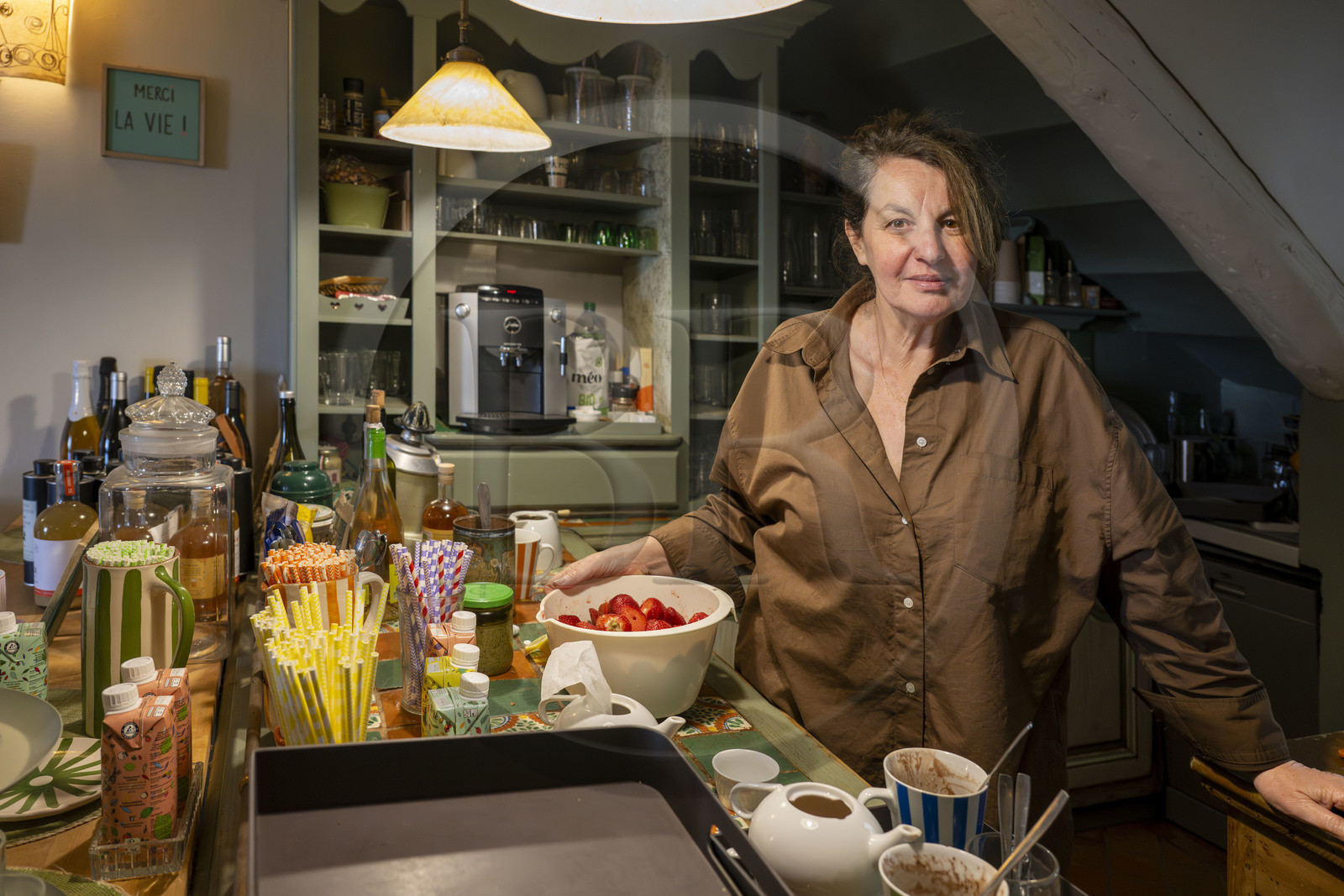 France, Vaucluse (84), Dentelles de Montmirail, le village médiéval de Séguret, labellisé Les Plus Beaux Villages de France, la Maison d’Eglantine, le salon de Thé tenu par Christine Jaroslave