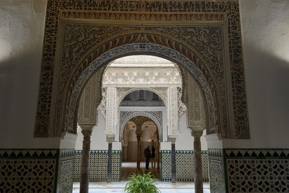 Espagne, Andalousie, Séville, Alcazar de Séville (Reales Alcazares de Sevilla), classé Patrimoine Mondial de l'UNESCO, enfilades de salles vers le Salon des Ambassadeurs (Salon de Embajadores)