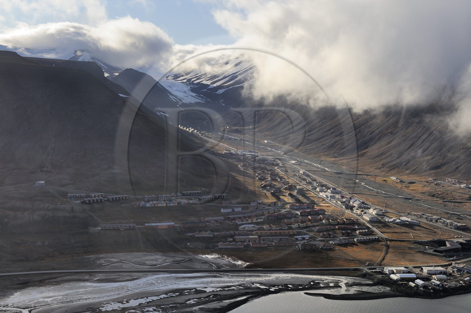 Norvège, Svalbard (Spitzberg), Longyearbyen (vue aérienne)
