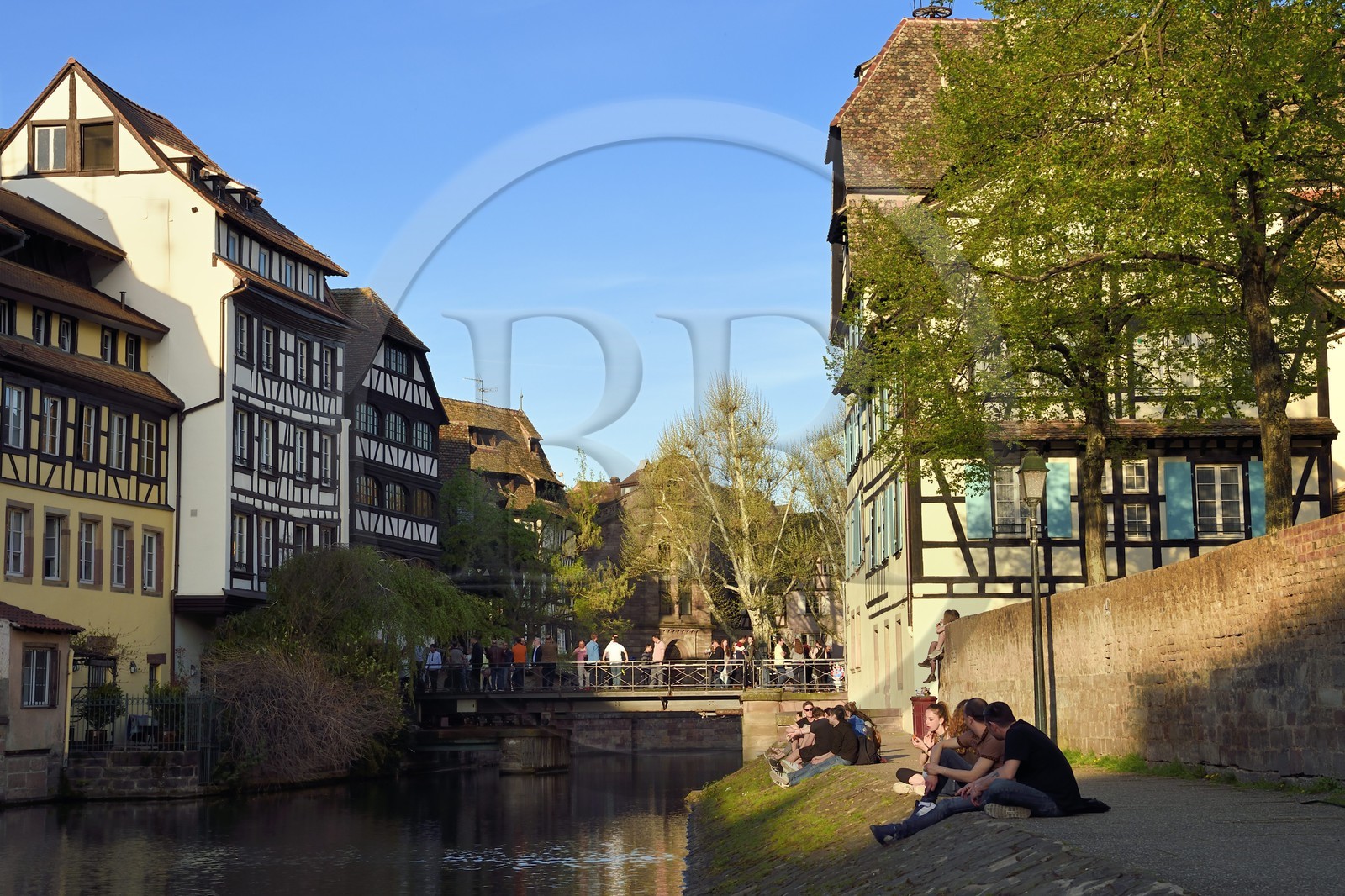 France, Bas-Rhin (67), Strasbourg, vieille ville classée au Patrimoine Mondial de l'UNESCO, quartier de la Petite France, le pont du Faisan sur un bras de l'Ill