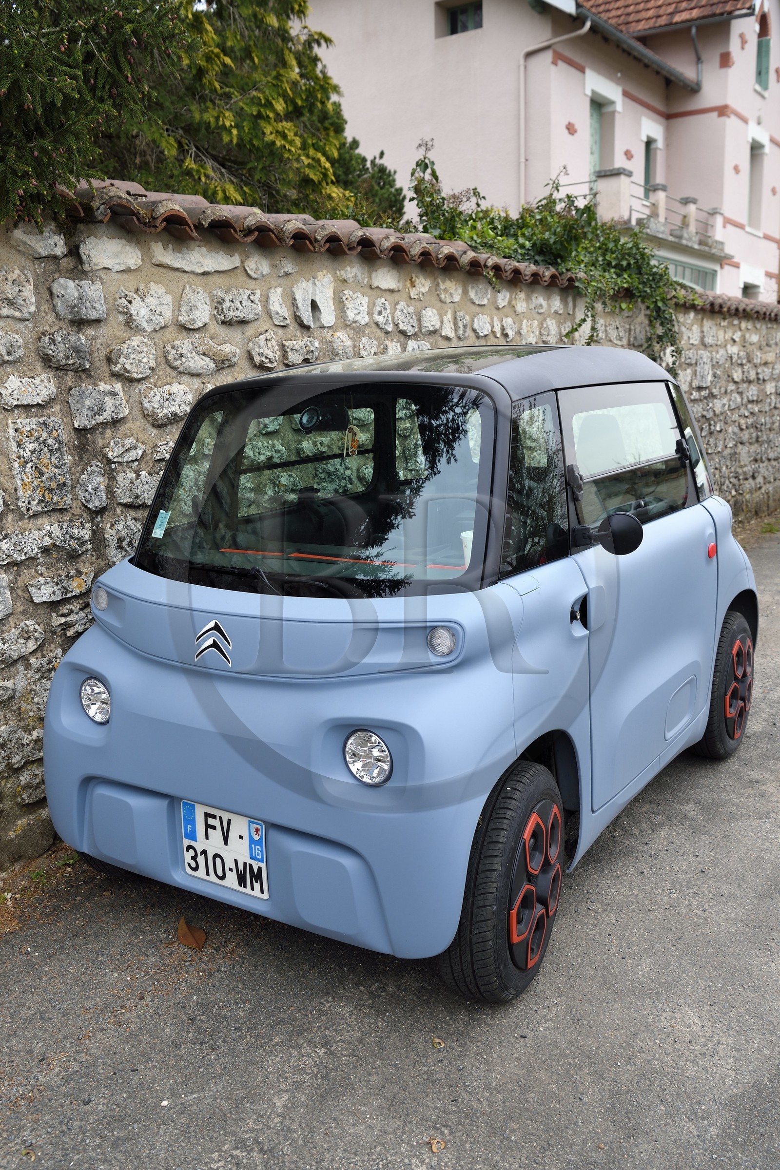 France, Charente (16), Pranzac, Citroën AMI la voiture électrique sans permis