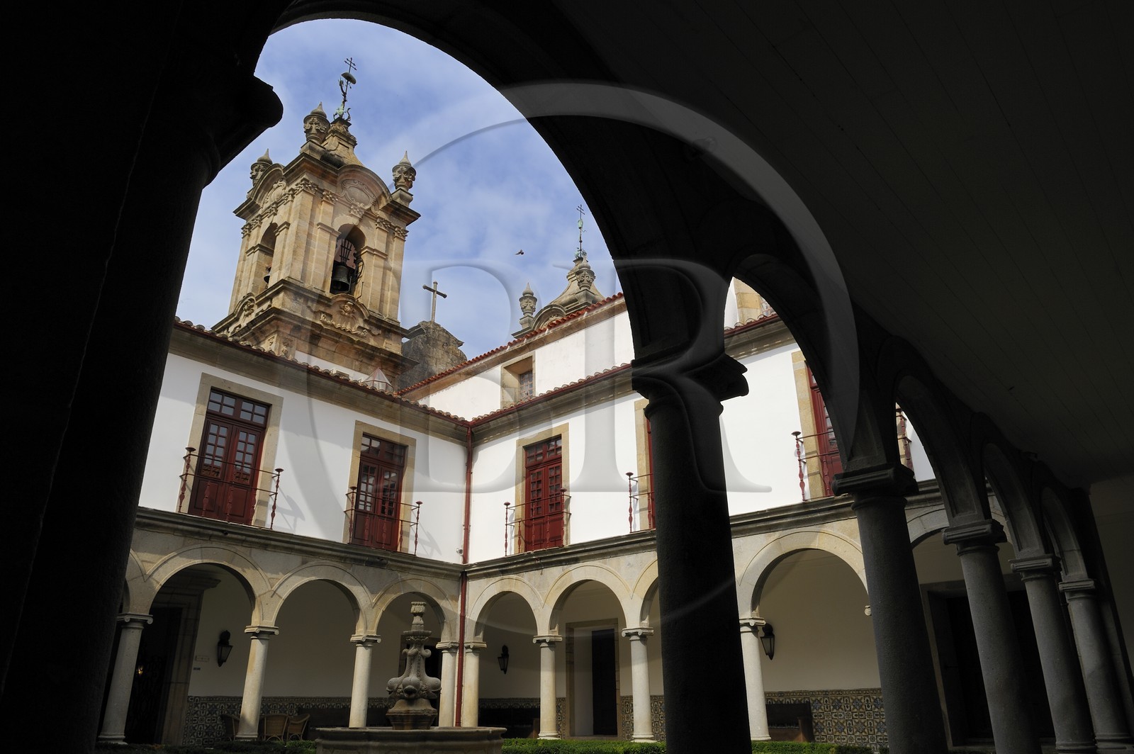 Portugal, région du Minho, Guimaraes, Pousada de Santa Marinha da Costa, l'ancien cloitre