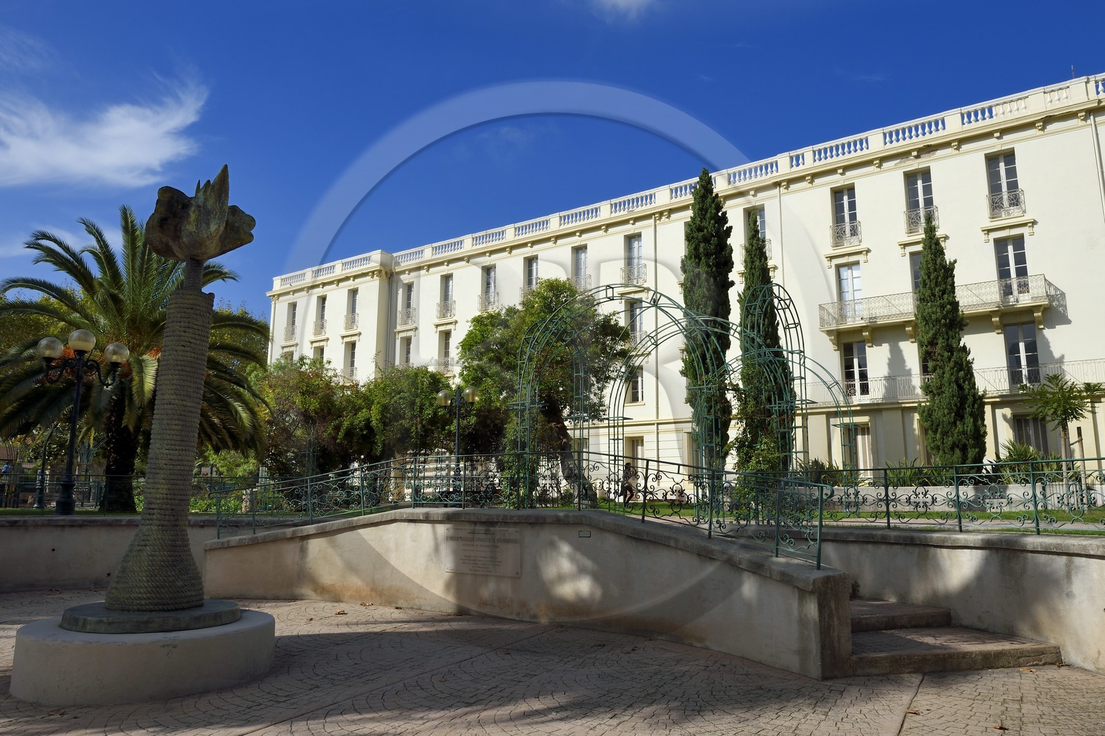 France, Var (83), Hyères, l'ancien Parc Hotel acceuille aujourd'hui des bureaux dont l'office du tourisme