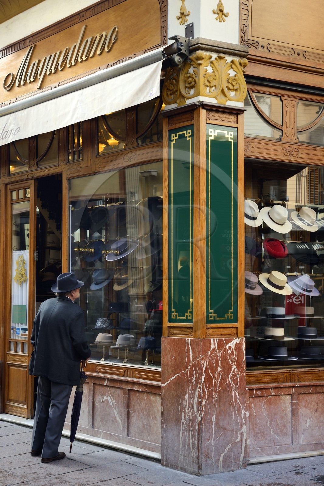 Espagne, Andalousie, Séville, le chapelier Sombreria Maquedano dans la calle Sierpes