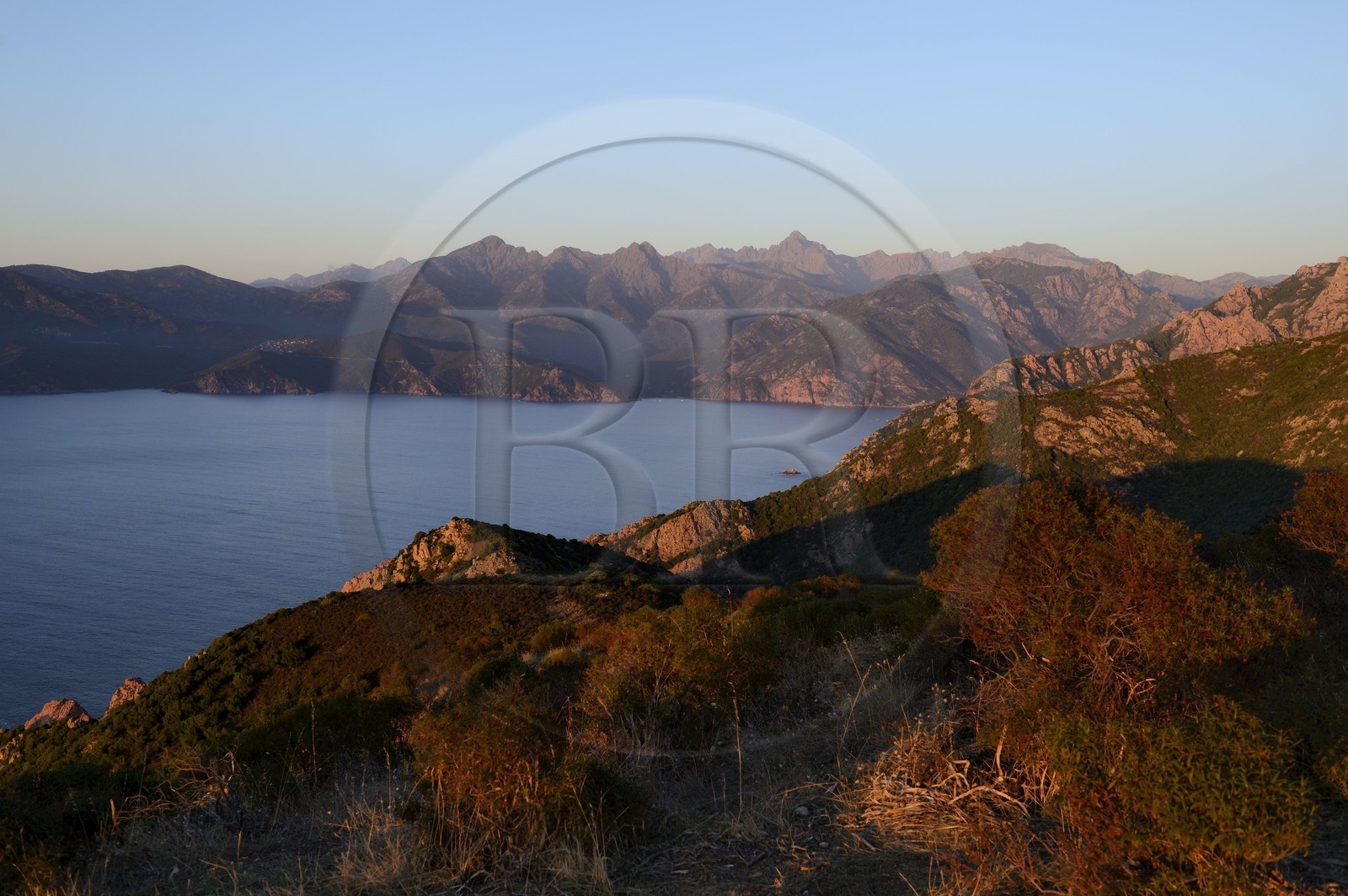 France, Corse-du-Sud (2A), Golfe de Porto, classé Patrimoine Mondial de l'UNESCO, et les montagnes du centre de la Corse