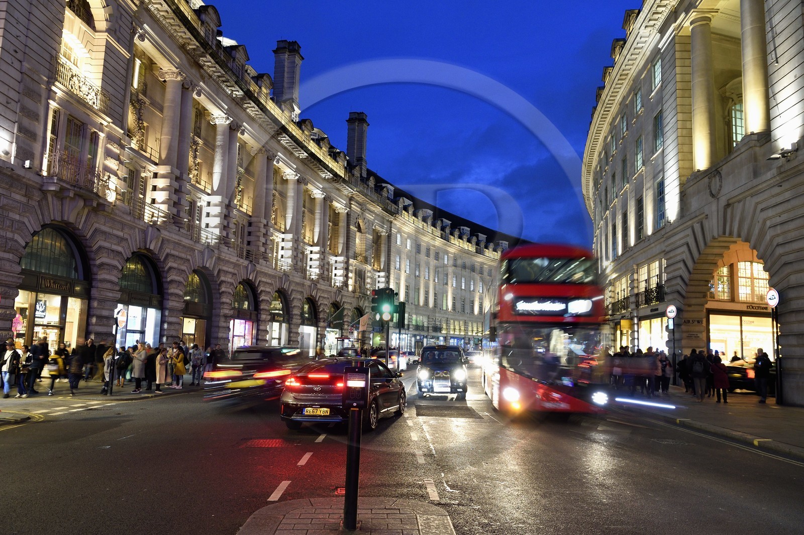 Royaume-Uni, Londres, Regent street, bus à impériale rouge