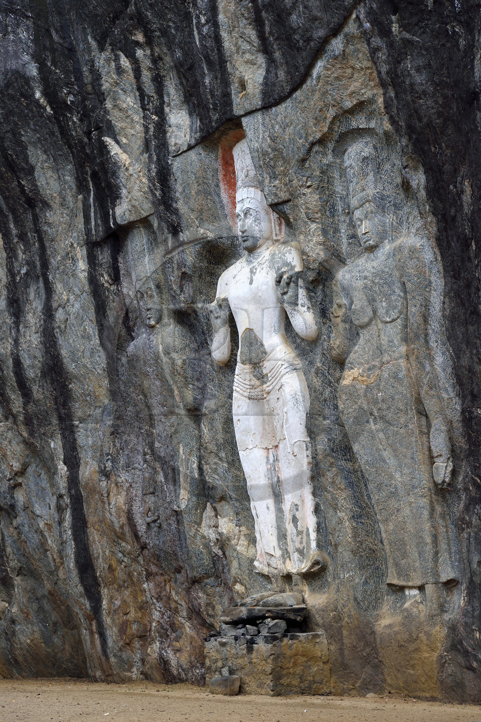Sri Lanka, province d'Uva, Buduruwagala, bouddhas gravés dans la roche datant du Xe siècle