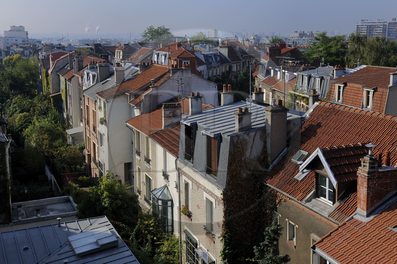 France, Paris (75), 20ème arr, La campagne à Paris maisons avec jardins au coeur de la ville, le quartier du film le Petit Nicolas