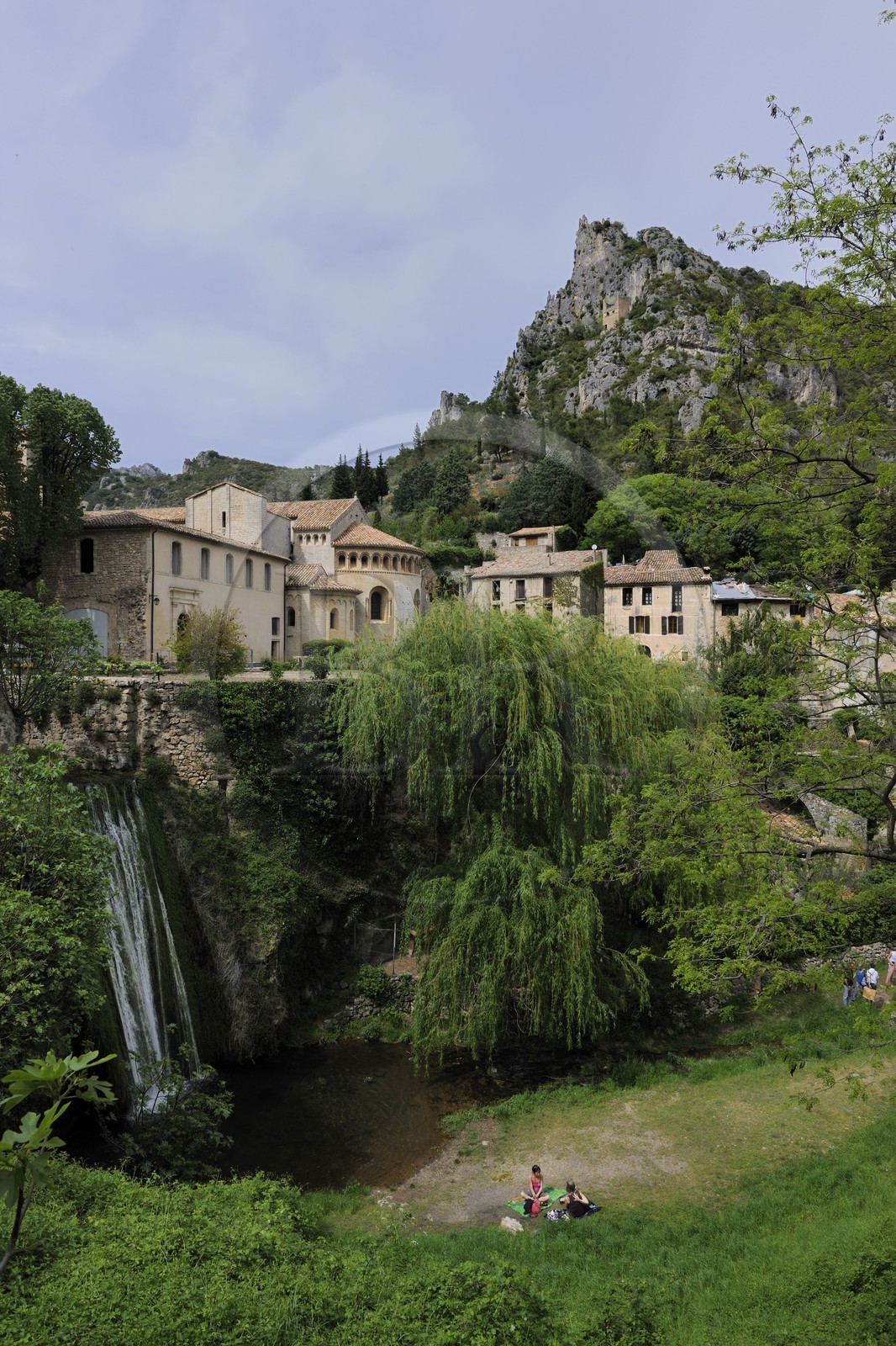 France, Hérault (34), village médiéval de Saint-Guilhem-le-Désert, étape du pélerinage de Saint-Jacques-de-Compostelle, labellisé Les Plus Beaux Villages de France, abbaye de Gellone du XIe siècle classée Patrimoine Mondial de l'UNESCO