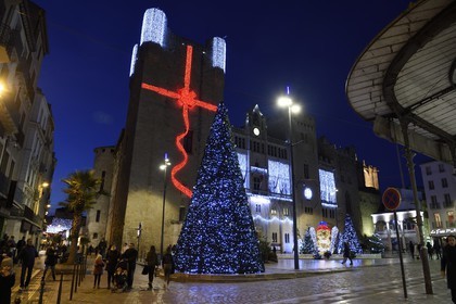 France, Aude, Narbonne, Narbonne Cathedral (Cathédrale Saint-Just-et-Saint-Pasteur de Narbonne) with Christmas decorations
