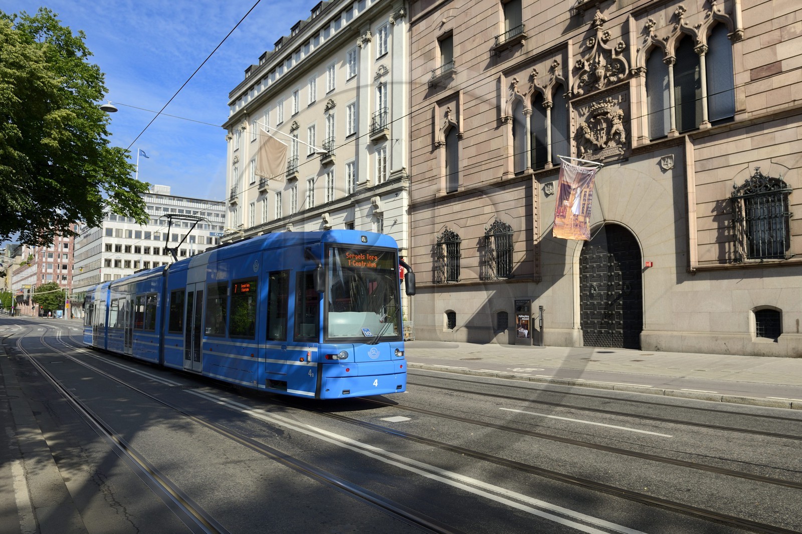 Suède, Stockholm, tramway dans Hamngatan et le musée Hallwyl (Hallwylska Museet)