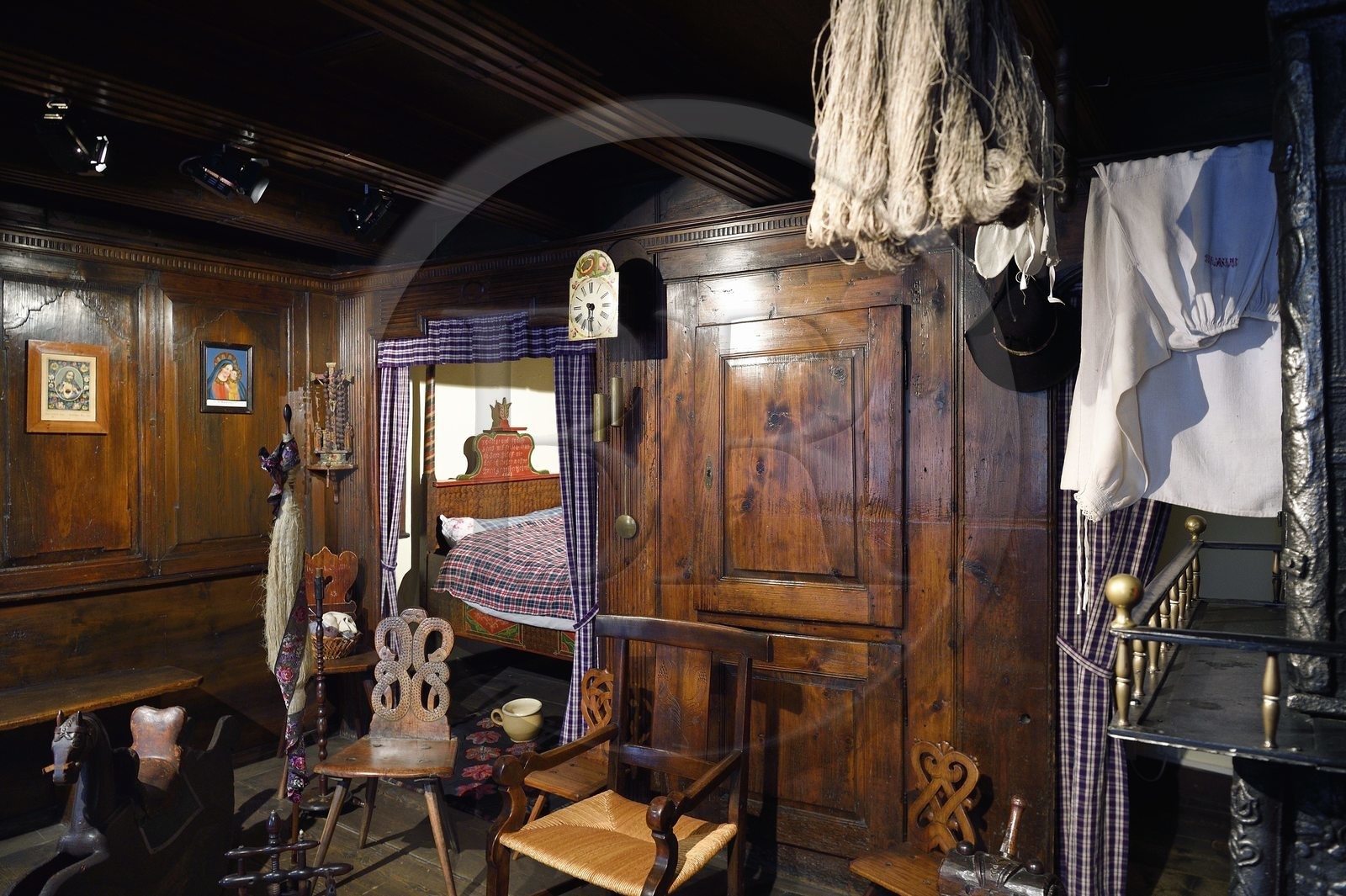 France, Bas-Rhin (67), Strasbourg, vieille ville classée au Patrimoine Mondial de l’UNESCO, Musée alsacien (musée d'arts et traditions populaires), la Stub (la pièce à vivre) paysanne