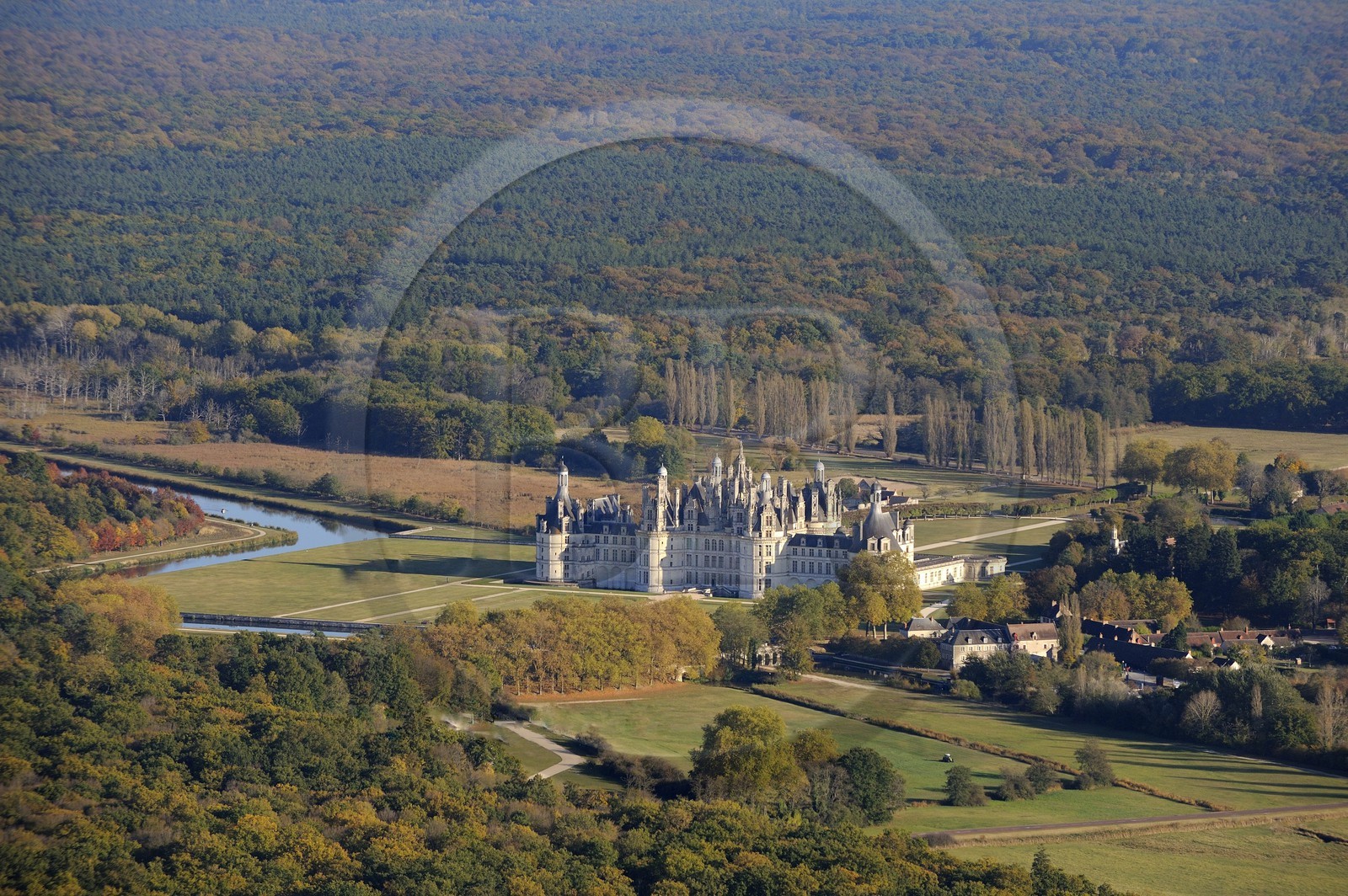 France, Loir et Cher (41), Vallée de la Loire classée Patrimoine Mondial de l' UNESCO, château de Chambord (vue aérienne)