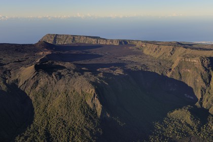 France, île de la Réunion, volcan du Piton de la Fournaise, classé Patrimoine Mondial de l'UNESCO, la Plaine des Sables (vue aérienne)
