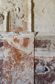 Israel, Cisjordanie, l'Hérodion, colline artificiellement exhaussée qui abrite les ruines d'un palais fortifié construit par le roi Hérode Ier le Grand (site classé Parc National), les fouilles de la loge royale du théâtre du roi Hérode ont été menées par le professeur Ehud Netzer et maintenant par Yakov Kalman, decorations en stuc