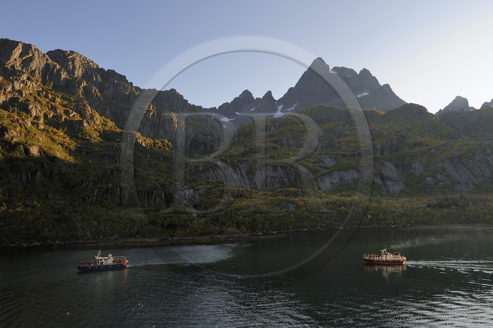 Norvège, Nordland, Iles Lofoten, le très etroit fjord Trollfjord en bordure du Raftsundet