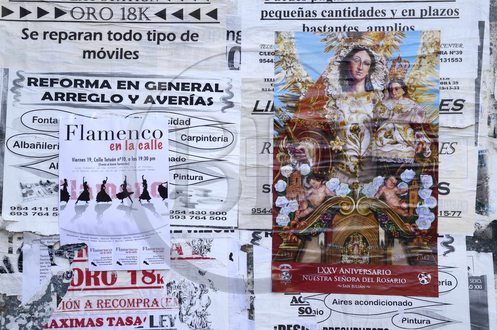 Espagne, Andalousie, Séville, quartier de la Macarena, affiches flamenco et Vierge Marie