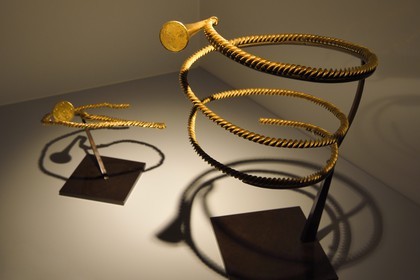 France, Seine-Maritime (76), Pays de Caux, Côte d'Albâtre, Les Pêcheries - Musée de Fécamp, Torques, colliers de parure datant de la fin de l'age du Bronze (vers 800 av. J.C.)