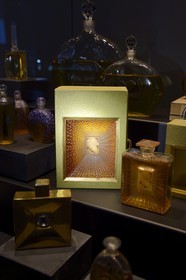 France, Bas-Rhin (67), Wingen-sur-Moder, le musée Lalique, flacon de parfum